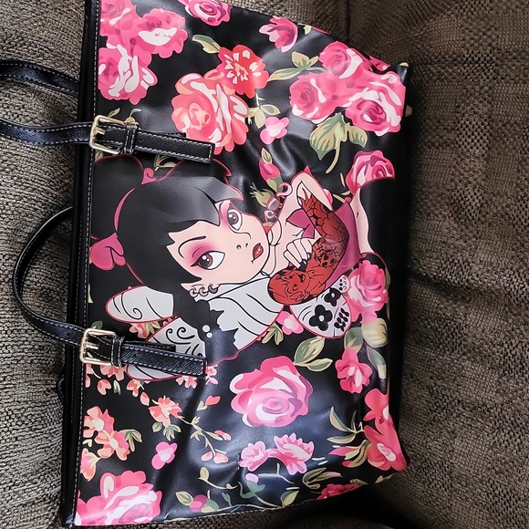 Lounge fly handbag with picture of bad tinker be on the front. - Picture 2 of 2